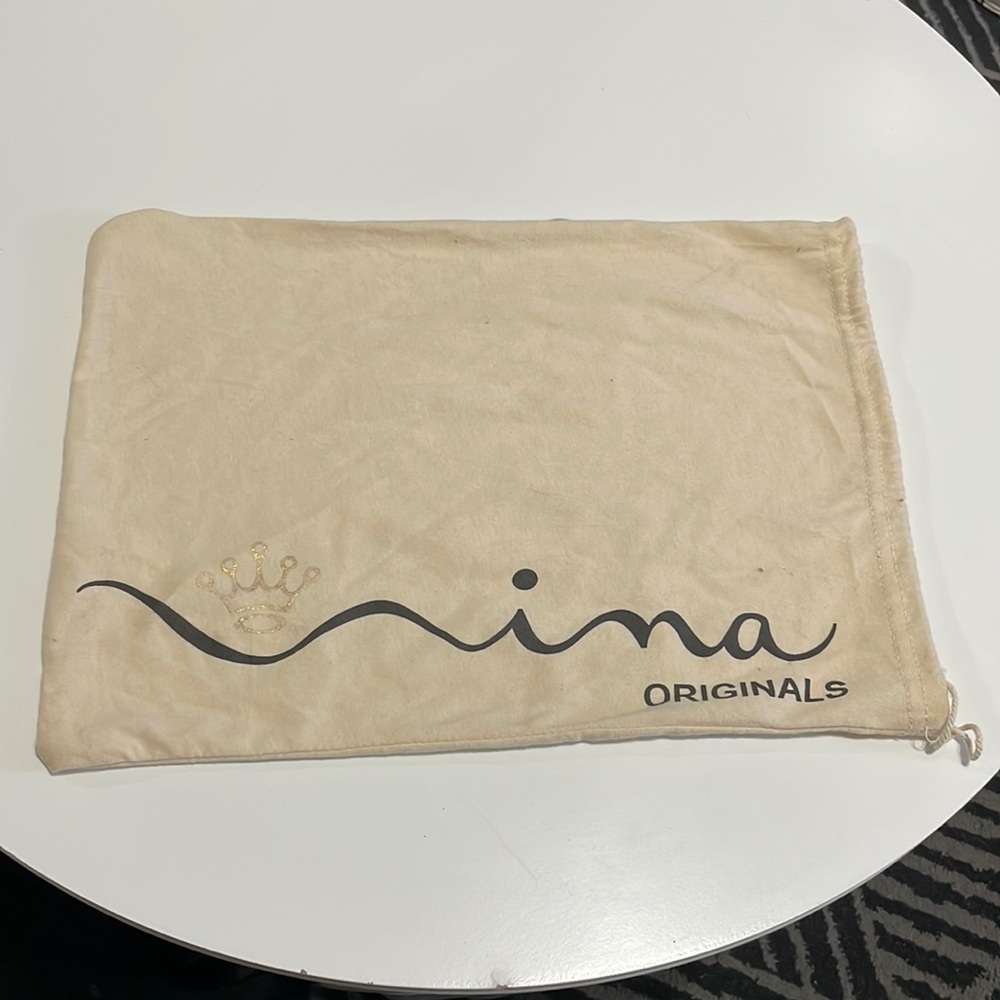 Nina dust bag